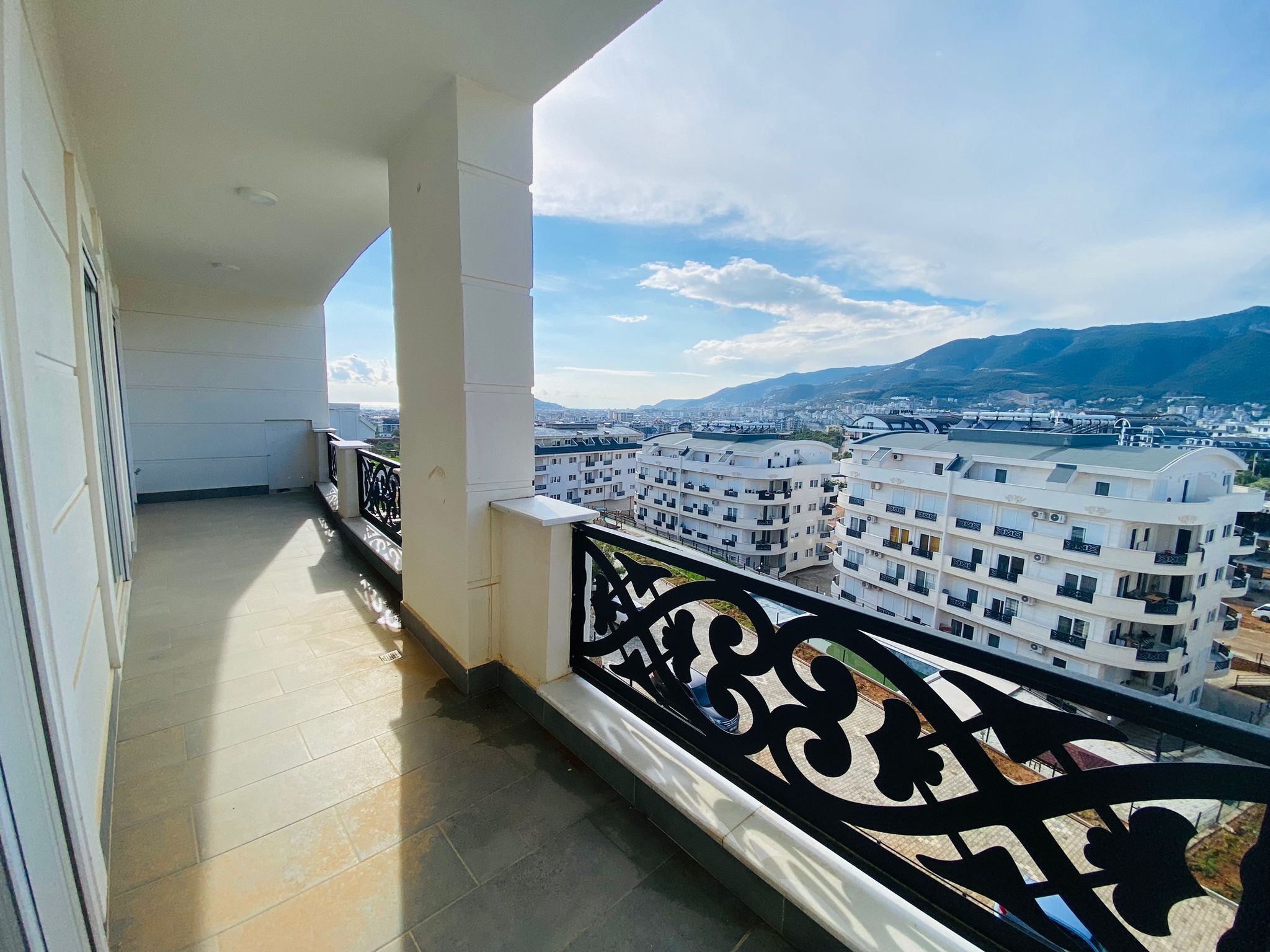 Image of Spacious 2+1 apartment in Oba district, Alanya, partially furnished