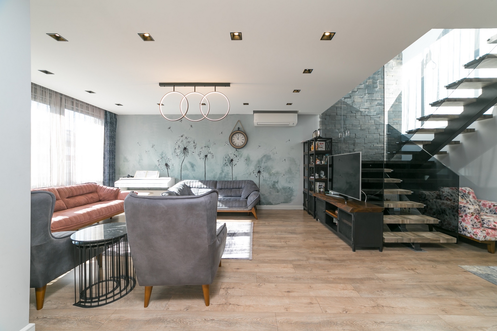 Image of A 4+1 apartment in an elite complex.